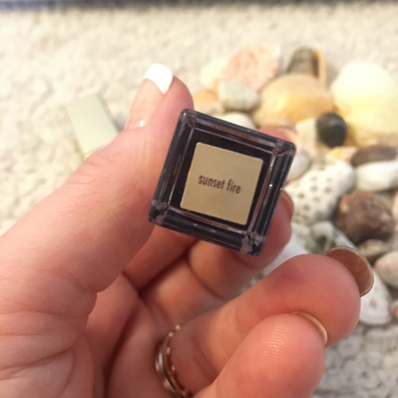 STILA LIQUID EYE SHADOW IN SUNSET FIRE - Picture 4 of 6